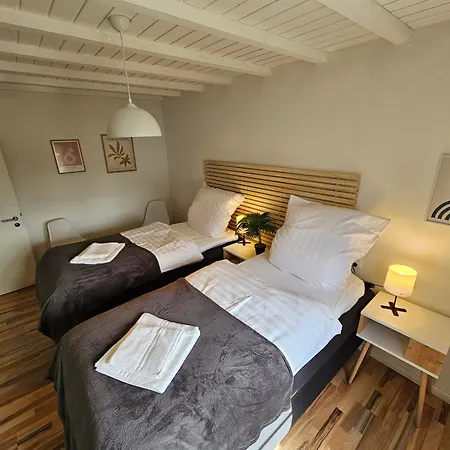 Satzveyhouse Fuer Gruppen Monteure Bis 11 Pers Inkl Wlan Tv Vollausstattung 7 Zimmer Prázdninový dům Mechernich