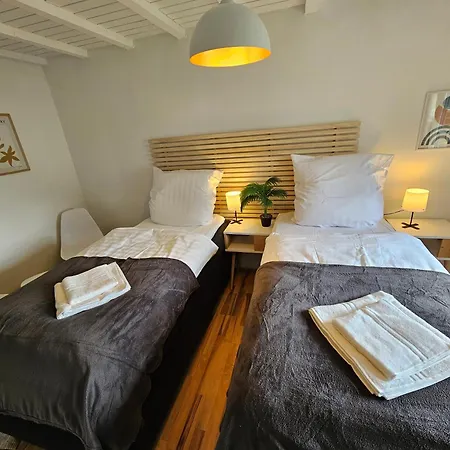 Satzveyhouse Fuer Gruppen Monteure Bis 11 Pers Inkl Wlan Tv Vollausstattung 7 Zimmer *
