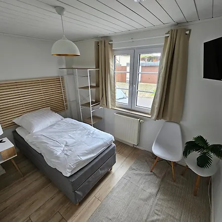 Satzveyhouse Fuer Gruppen Monteure Bis 11 Pers Inkl Wlan Tv Vollausstattung 7 Zimmer Prázdninový dům Mechernich